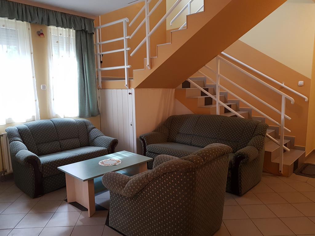 Richie Ii. Apartman Appartement Siófok Buitenkant foto